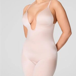 NWT SPANX plunge low back bodysuit in Champagne Beige - Large